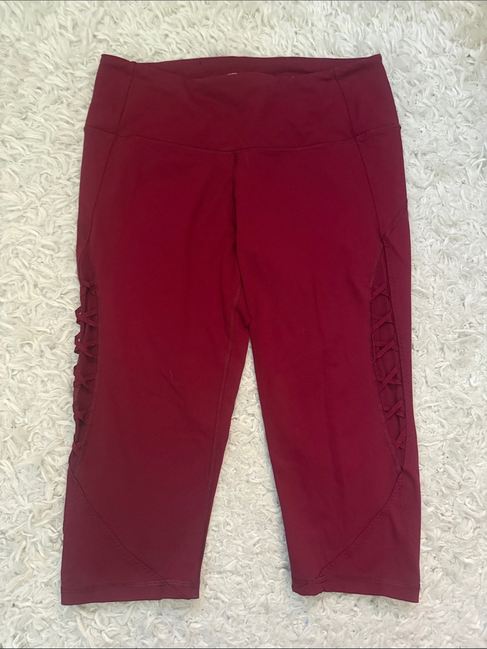 Victoria’s Secret Crimson Lattice Side Capri Leggings
